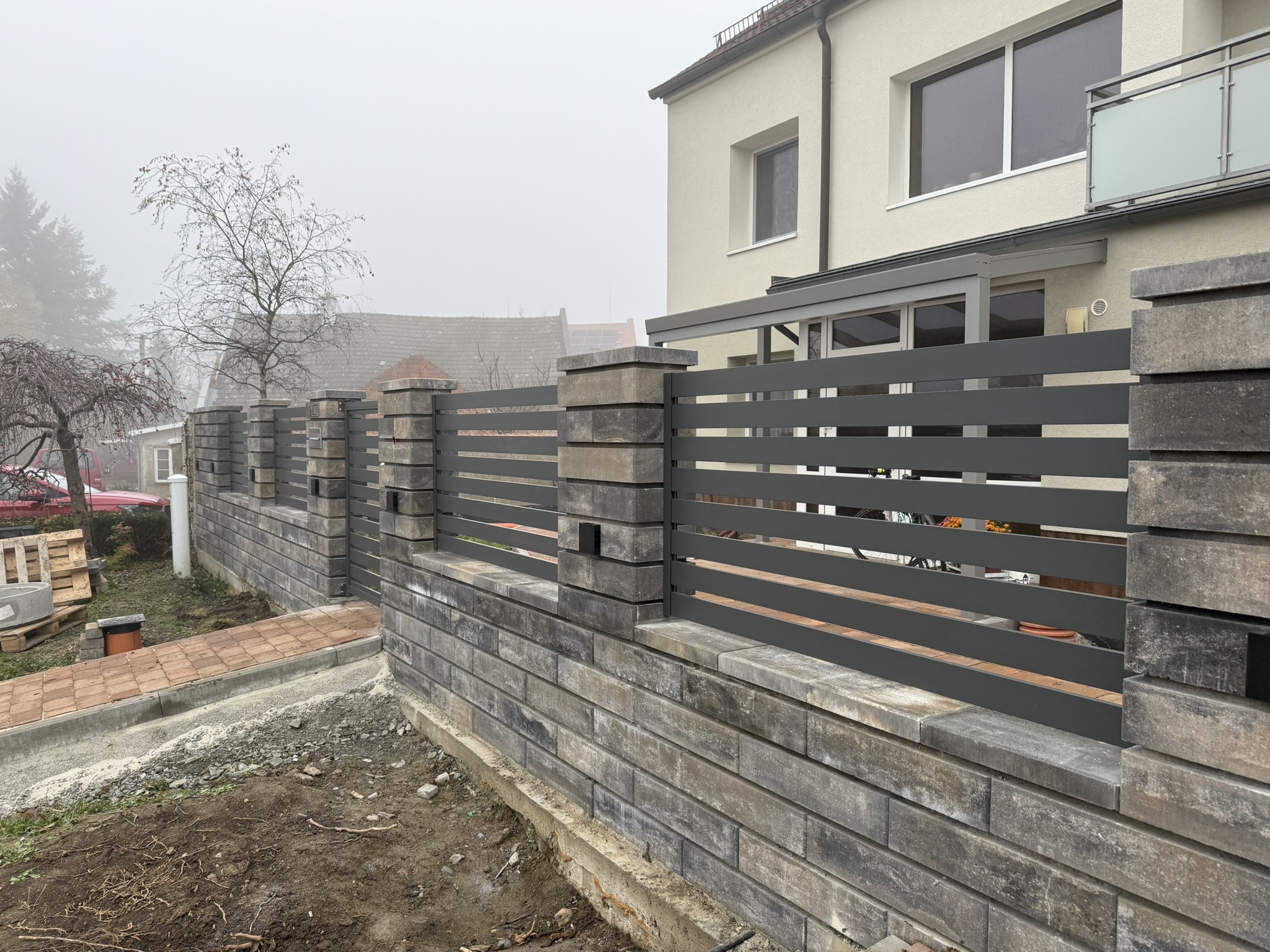 Jak hliníkové oplocení přispívá k modernizaci vašeho pozemku