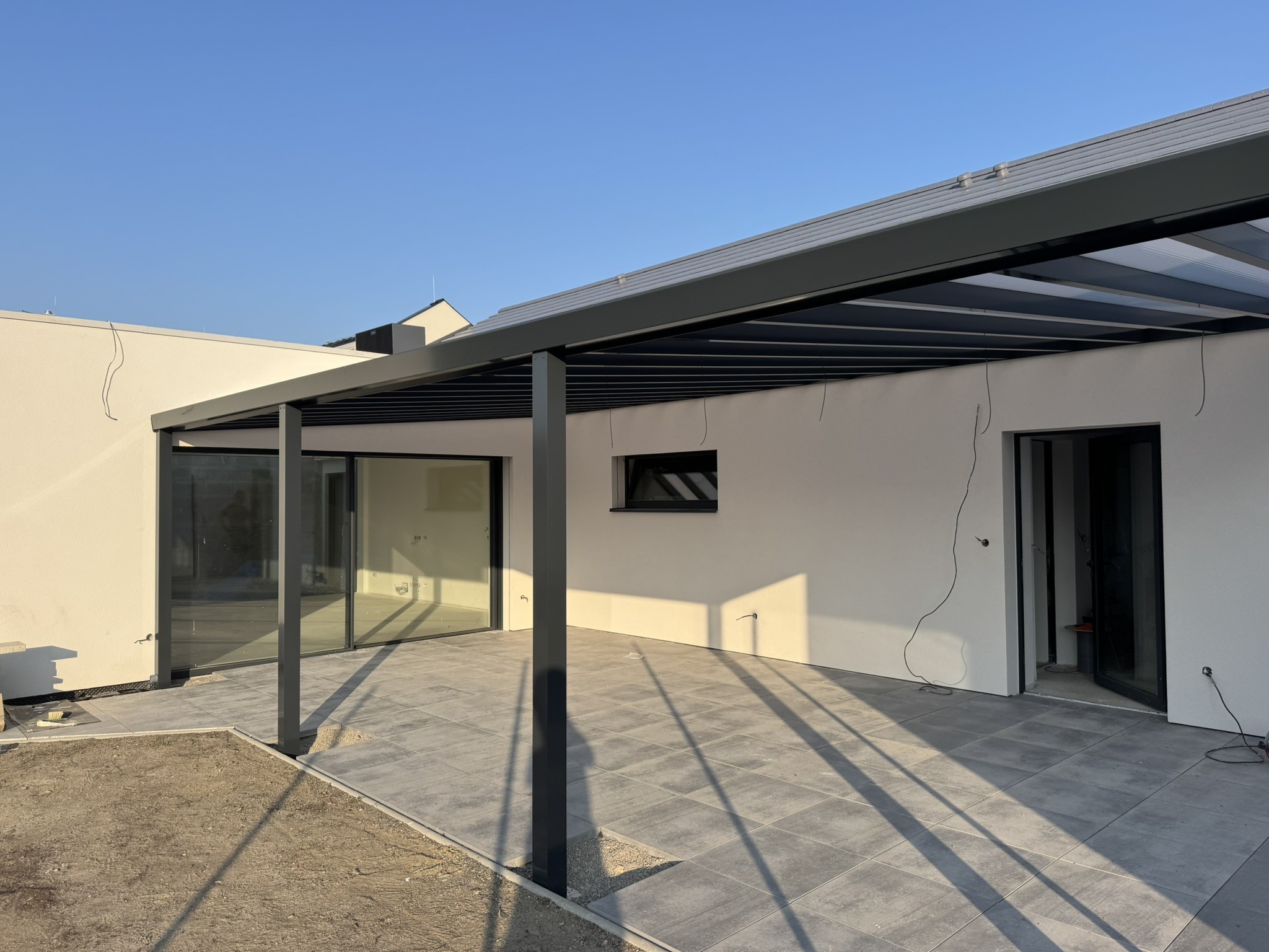 Hliníková pergola jako venkovní fitness a wellness zóna